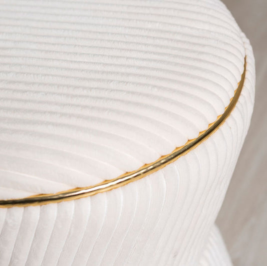 Kora – pouf in velluto a clessidra con profilo dorato