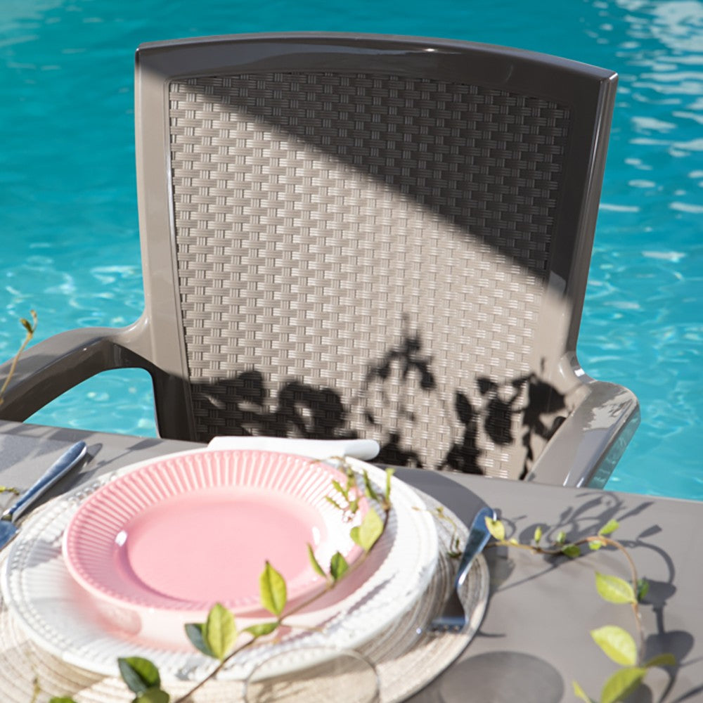 Diana – sedia in polipropilene con schienale effetto rattan