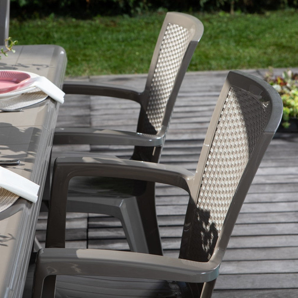 Diana – sedia in polipropilene con schienale effetto rattan