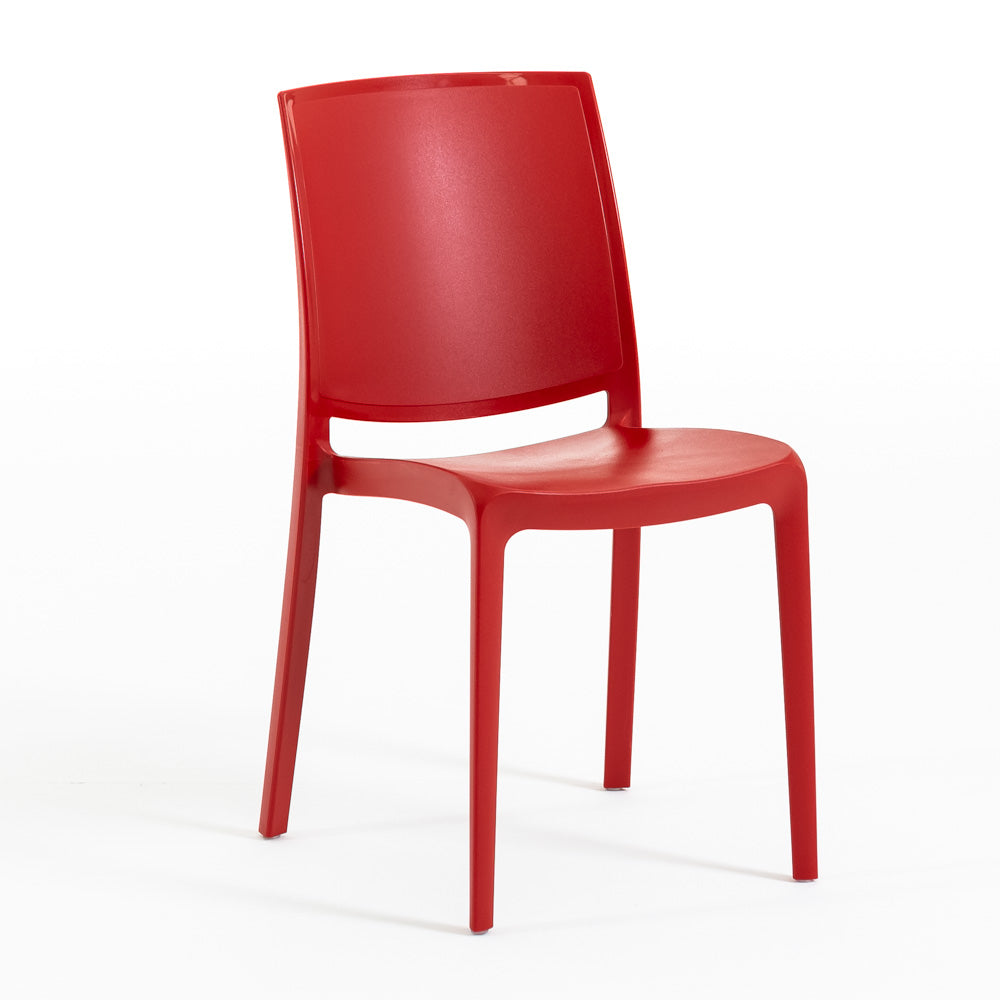 Carmen – sedia in polipropilene dal design lineare