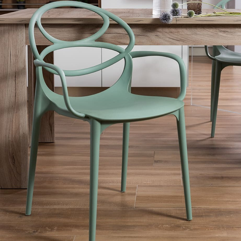 Charlotte – sedia in resina monoblocco con braccioli