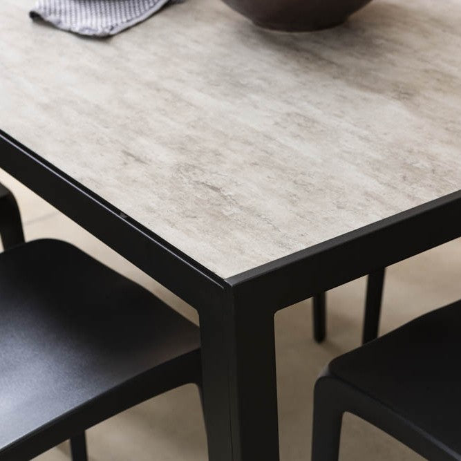 Milo – tavolo in alluminio con piano in vetro decorato