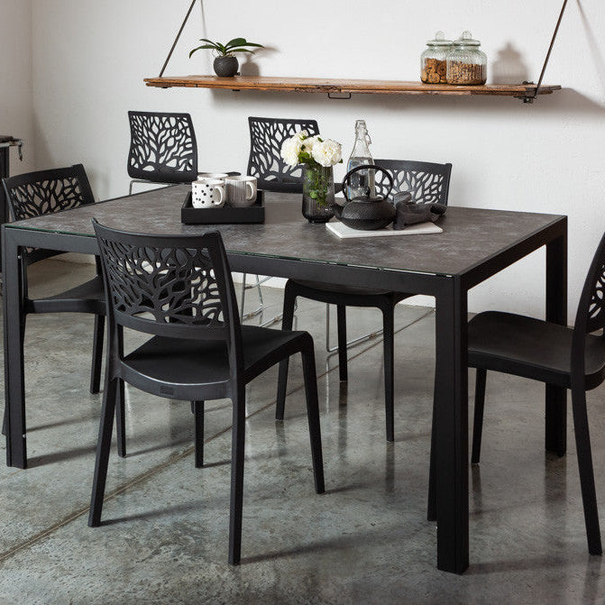 Milo – tavolo in alluminio con piano in vetro decorato