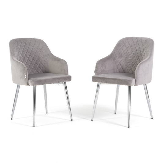 Tessa – Poltroncina avvolgente in velluto con gambe in metallo, colore grigio chiaro, gambe argento
