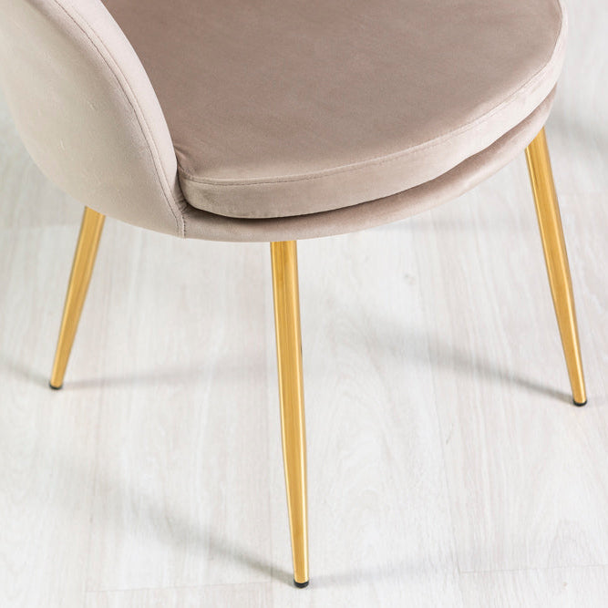Shelly – Poltroncina design petali in velluto con gambe in metallo