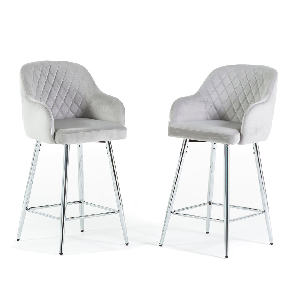 Tessa XL – sgabello in velluto con schienale trapuntato, colore grigio chiaro, gambe argento