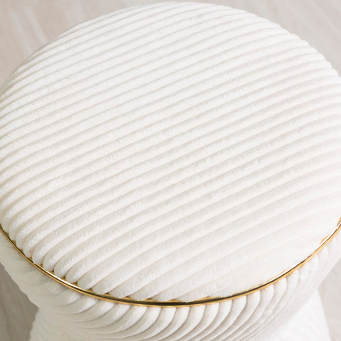 Kora – pouf in velluto a clessidra con profilo dorato