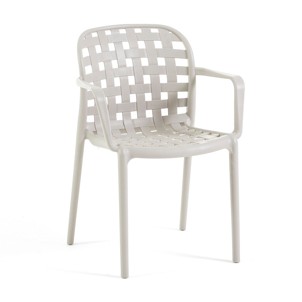 Rebecca – sedia effetto rattan in polipropilene con braccioli