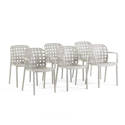 Rebecca – sedia effetto rattan in polipropilene con braccioli, colore greige
