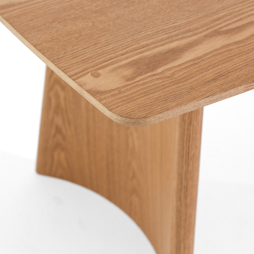 Filippo – tavolo in melaminico effetto legno con gambe curve