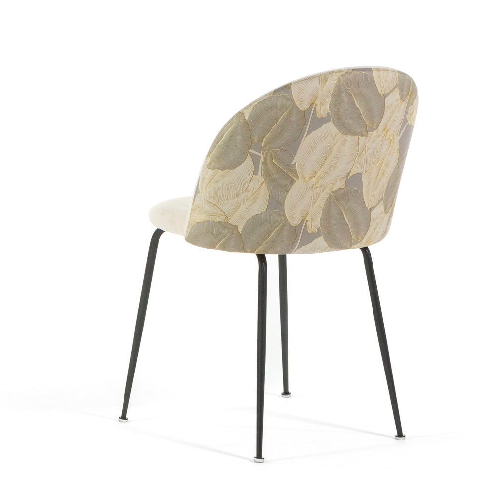 Sara – sedia in velluto decorato con gambe in metallo