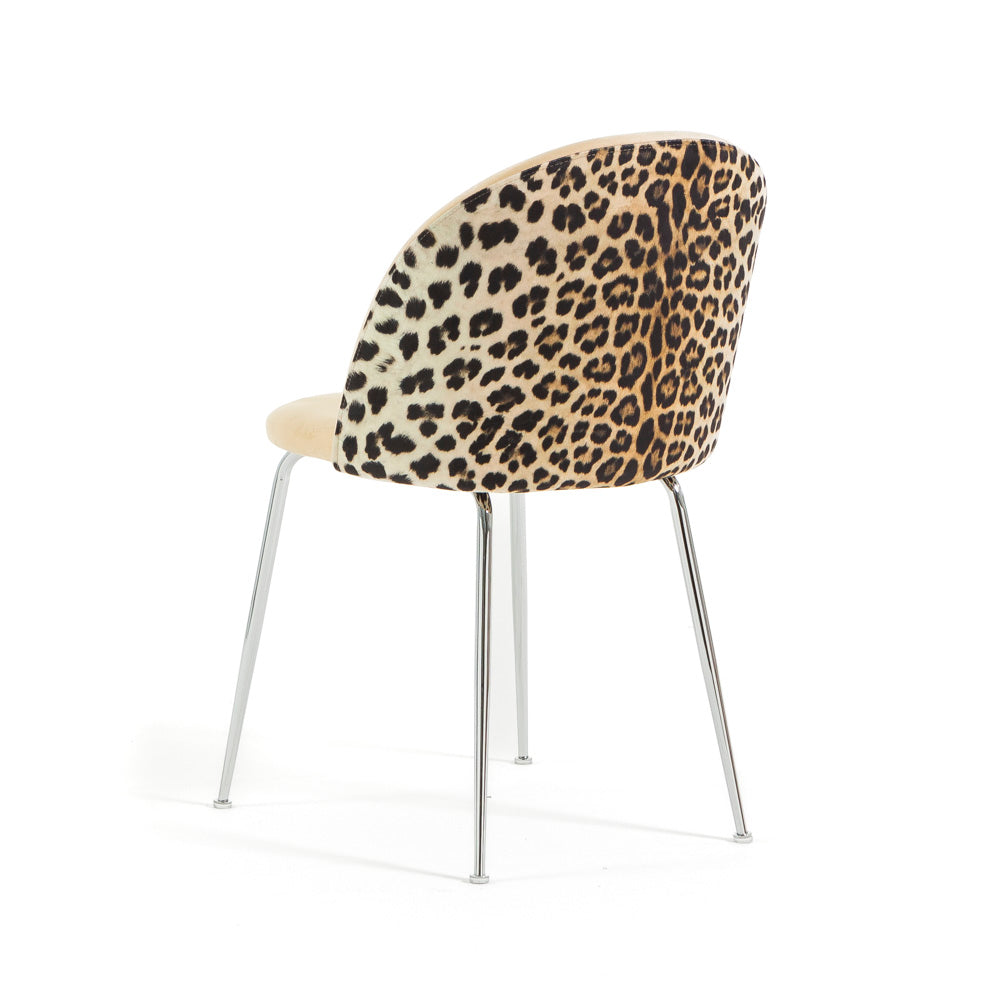 Sara – sedia in velluto decorato con gambe in metallo