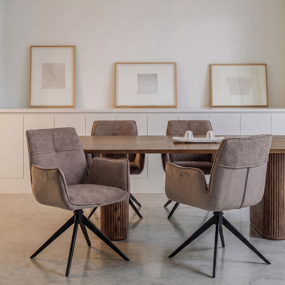 Evelyn – Poltroncina in doppio tessuto con gambe in metallo
